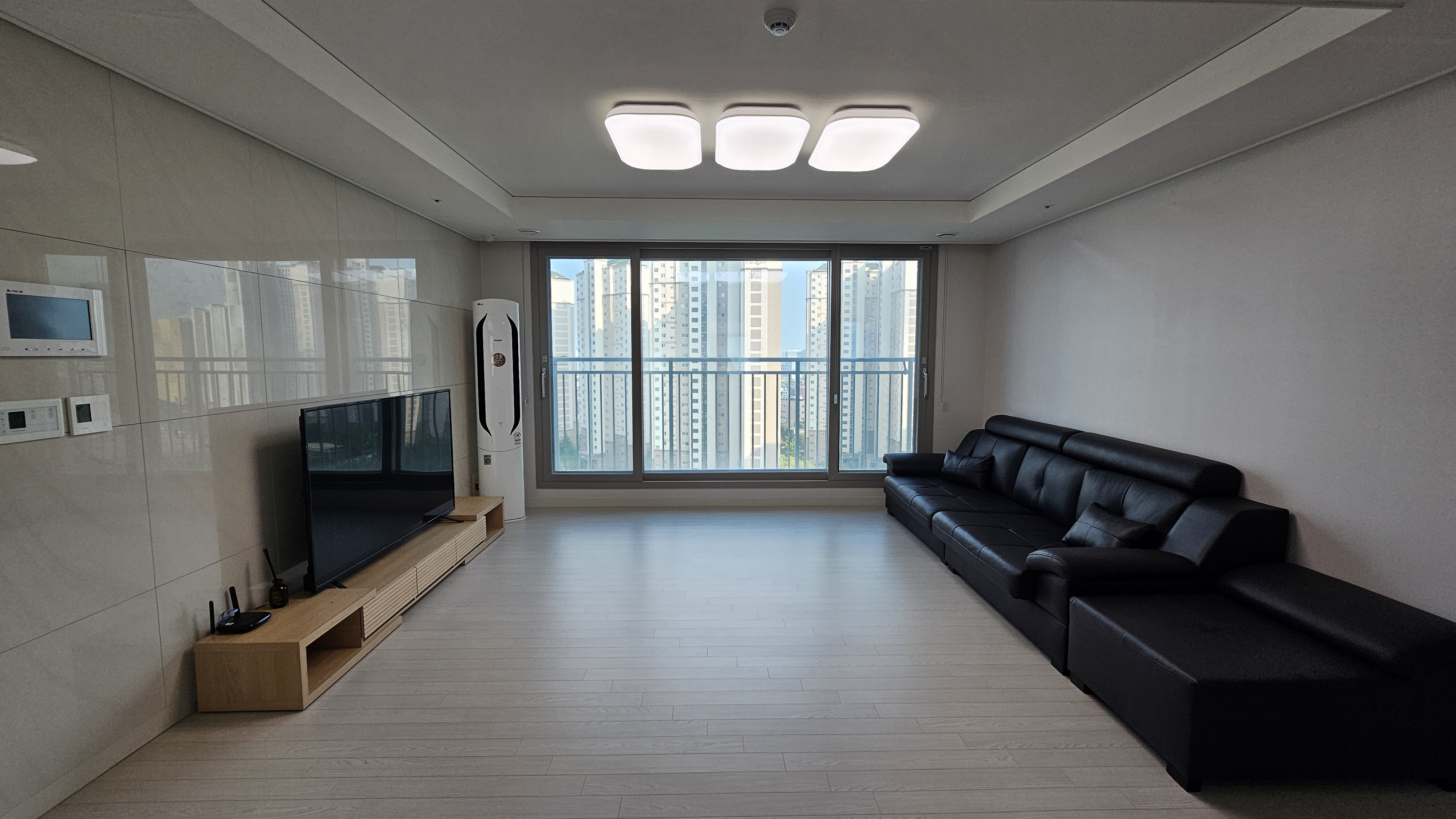 🏙️ Godeok Shinan Insville Apartment – Building